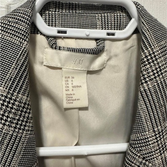 Blazer - Picture 4 of 6